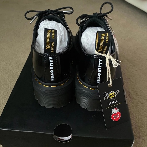 ❌SOLD❌ NWT Dr. Martens x Hello Kitty 1461 Quad - Picture 4 of 7